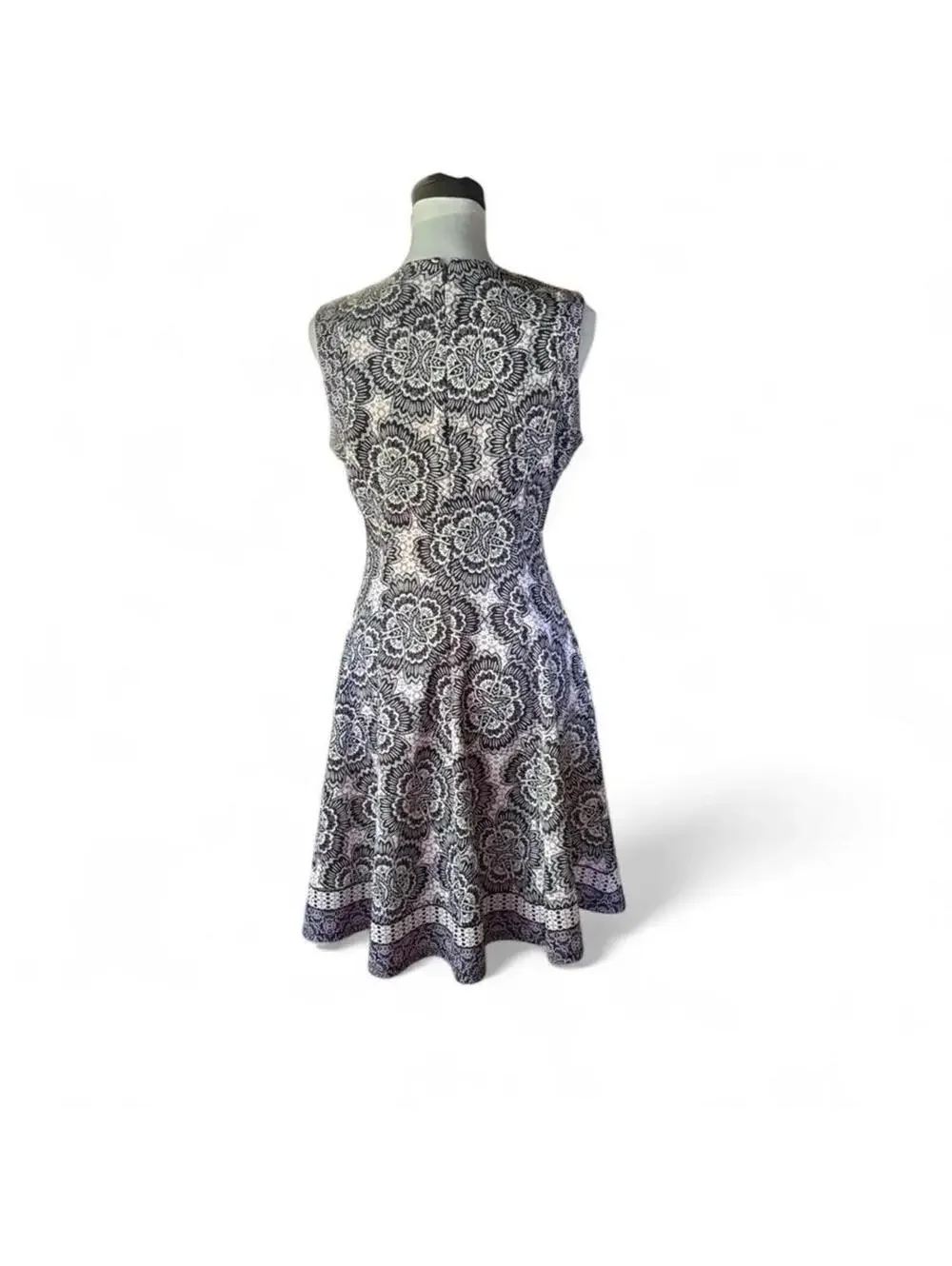 Liz Claiborne fit and flare dress Size: 6 NWOT